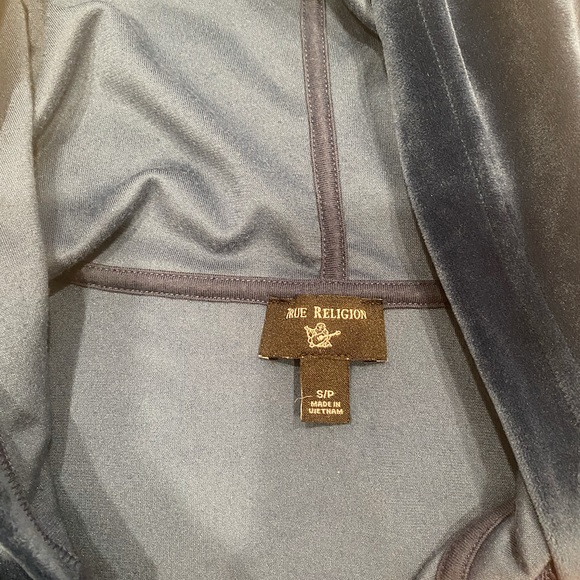 True Religion velvet zip up. Brand new and never worn. Size Medium. - Picture 4 of 4